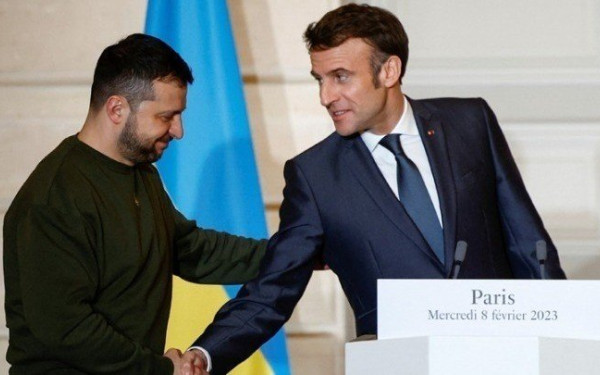 Γαλλία: Ο πρόεδρος Μακρόν υποδέχεται την Δευτέρα τον Β. Ζελένσκι