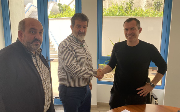 Έπεσαν οι υπογραφές για την ανέγερση του μεγαλύτερου Παιδικού-Βρεφονηπιακού Σταθμού του δήμου στα Πεύκα