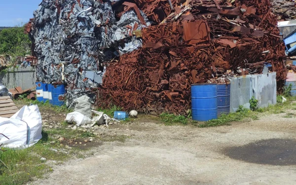 Θεσσαλονίκη: Μετέτρεψε την επιχείρησή του σε... μάντρα αποβλήτων (φωτ.)