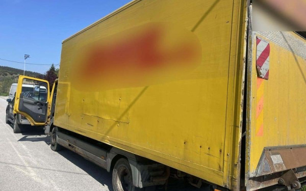 Έκρυψε έξι μετανάστες σε κρύπτη στην καρότσα φορτηγού (φωτ.)