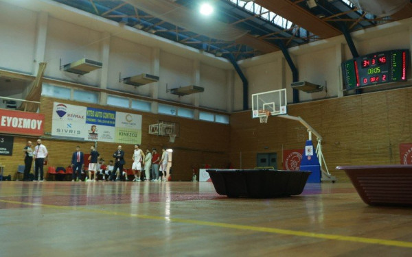 Θεσσαλονίκη: Το ΔΑΚ Ευόσμου... έσταζε και διεκόπη ο αγώνας μπάσκετ μεταξύ Αίαντα και Ερμή Σχηματαρίου - Δείτε φωτογραφίες
