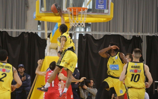 Μπάσκετ: Στα ημιτελικά ο Ολυμπιακός, οριστικά όγδοος ο Άρης (βίντεο)