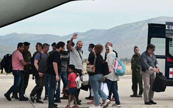 Σουδάν: Προσγειώθηκε το C-27 στην Ελευσίνα με τα πρώτα 17 άτομα - «Είμαστε ανακουφισμένοι, ευχαριστούμε» (βίντεο, φωτ.)