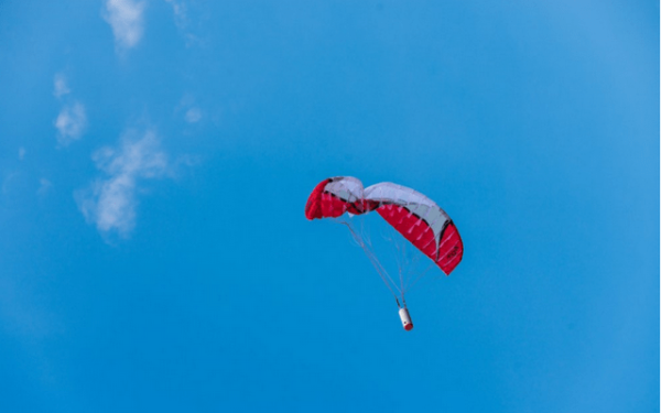 Μαθητές από τη Θεσσαλονίκη έφτιαξαν έναν δορυφόρο που ρίχνει «βόμβες σπόρων»