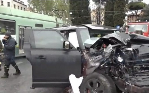 Ιταλία: Σε σοβαρό τροχαίο ενεπλάκη ο Τσίρο Ιμόμπιλε - Το αυτοκίνητό του συγκρούστηκε με τραμ (βίντεο)