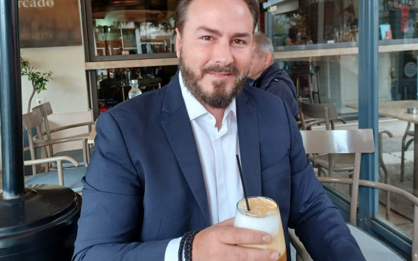 Πρωινός καφές με τον Διαμαντή Γκολιδάκη