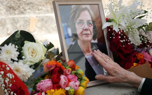 Το τελευταίο αντίο στη Μυρσίνη Ζορμπά είπαν συγγενείς, φίλοι και απλοί πολίτες (φωτ.)