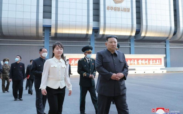 Βόρεια Κορέα: Ο Κιμ ζήτησε να εκτοξευθεί ο πρώτος κατασκοπευτικός δορυφόρος της χώρας	