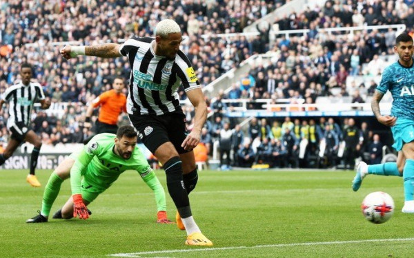 Σοκ και δέος στην Αγγλία: Νιουκάστλ - Τότεναμ 5-0 στο 21' και 6-1 τελικό (βίντεο)