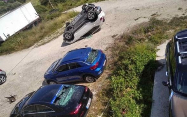 Εκτός ελέγχου η κατάσταση στη Ρόδο: Κλιμακώνεται η κόντρα ανάμεσα σε οδηγούς ταξί και uber -Βανδάλισαν οχήματα (βίντεο)