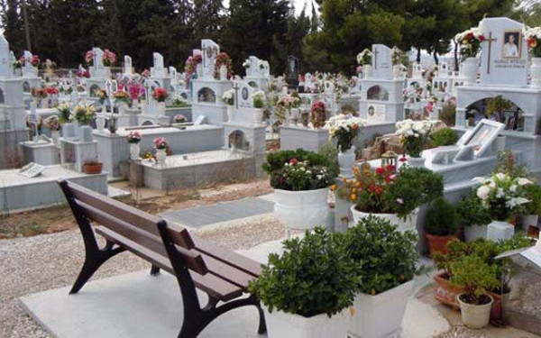 Κηδείες τέλος τις επίσημες αργίες στα κοιμητήρια Θερμαϊκού - Τις απαγόρευσε ο δήμαρχος 