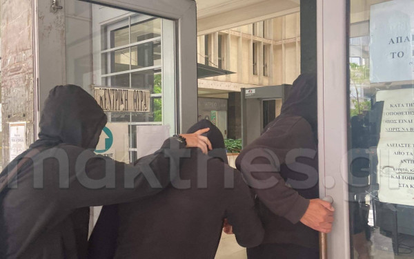 Ενώπιον των δικαστικών αρχών οι συλληφθέντες από το καρτέλ κοκαΐνης (βίντεο, φωτ.)