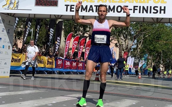 Ο Χαλκιδικιώτης Αντώνης Παπαδημητρίου και η Ματίνα Νούλα θριάμβευσαν στο διεθνή μαραθώνιο «Μ. Αλέξανδρος» (βίντεο, φωτ.)