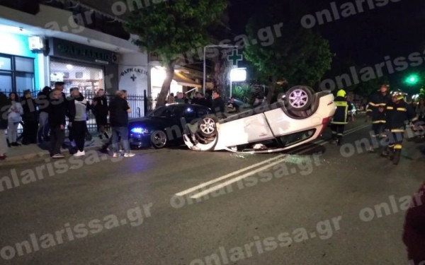 Λάρισα: Αυτοκίνητο τούμπαρε μετά από τροχαίο - 2 απεγκλωβισμοί (φωτ.)