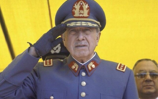 Χιλή: Οι αστυνομικοί έψαχναν ναρκωτικά και βρήκαν το πιστόλι του Πινοσέτ