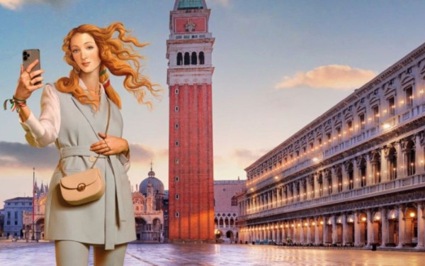 Σάλος με την νέα καμπάνια της Ιταλίας: Η Αφροδίτη του Μποτιτσέλι ως... influencer, βγάζει selfies και φοράει μίνι (βίντεο, φωτ.)