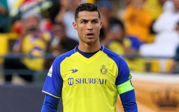 Πολλά νεύρα ο Κριστιάνο Ρονάλντο: Έσπρωξε μέλος του τεχνικού επιτελείου της Αλ Καλίτζ που πήγε να βγάλει μαζί του σέλφι (βίντεο)