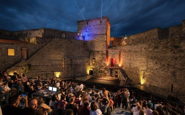 Άννα Μυκωνίου: Οφείλουμε να δίνουμε βήμα σε νέους καλλιτέχνες