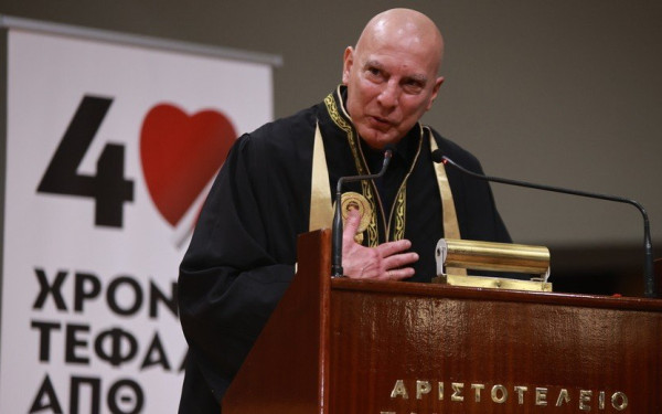 Θεσσαλονίκη: Ρίγη συγκίνησης για τον Νίκο Γκάλη στην αίθουσα τελετών του ΑΠΘ (βίντεο, φωτ.)