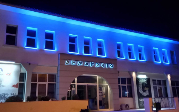 «Μπλε» το δημαρχείο Ωραιοκάστρου για την Παγκόσμια Ημέρα Ευχής