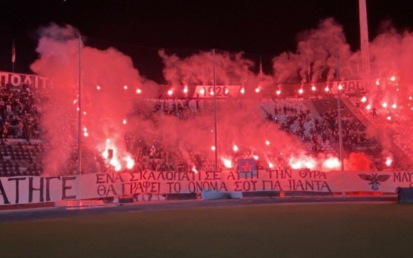 Μία «ασπρόμαυρη» βραδιά στην Τούμπα: Ο ΠΑΟΚ τίμησε τη μνήμη του «Μανάβη» Μάκη Μαυρομιχάλη - Δείτε βίντεο και φωτογραφίες