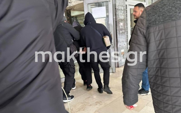 Θεσσαλονίκη: Παραπέμφθηκαν να δικαστούν οι δύο «παρκουρίστες» του Αγίου Μηνά (βίντεο, φωτ.)