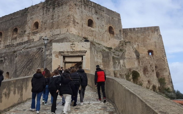 Μαθητές από τη Θέρμη αναζήτησαν τα ίχνη της Σκύλλας και της Χάρυβδης (φωτ.)