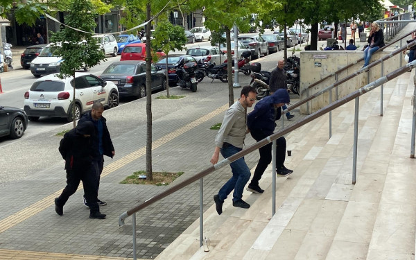 Θεσσαλονίκη: Απολογούνται τα δύο αδέλφια για τον θανάσιμο ξυλοδαρμό του 52χρονου (βίντεο, φωτ.)