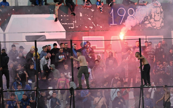 Super League: Κλίμα τρομοκρατίας κατήγγειλε η Λαμία στο γήπεδο της Νεάπολης (βίντεο)