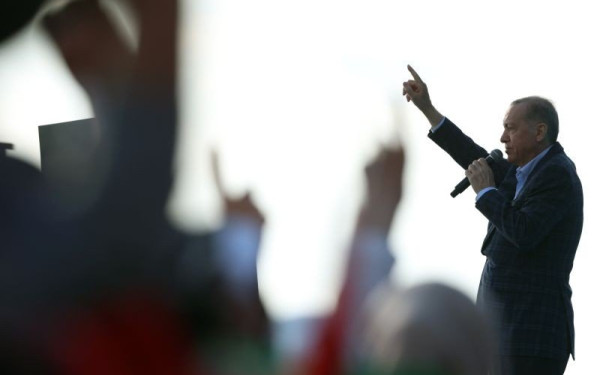 Ο Ερντογάν ομολόγησε ότι δυσκολεύεται να «κερδίσει» τους νέους μια «ανάσα» πριν τις εκλογές (βίντεο)