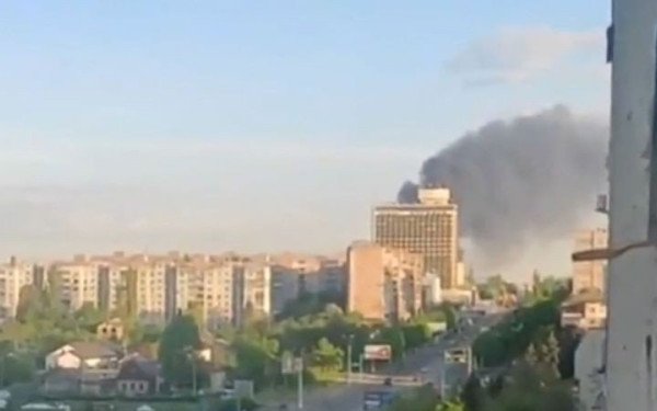 Εκρήξεις στο Λουχάνσκ της Ουκρανίας - Υψώνονται μαύροι καπνοί (βίντεο)