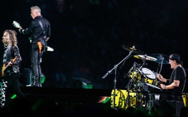 Αγγλία: Χεβιμεταλάς δήμαρχος ορκίστηκε με Metallica και στη γλώσσα του Star Trek (βίντεο)