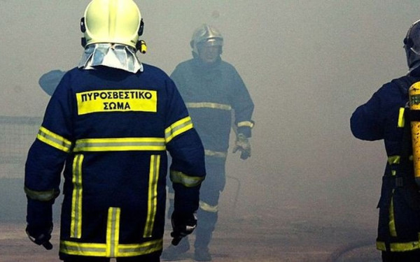 Αττική: Σε εξέλιξη φωτιά κοντά στα διόδια Ελευσίνας (βίντεο)