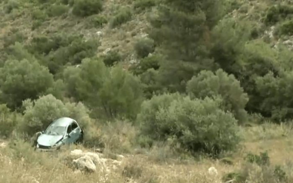 Σχιστό: Αυτοκίνητο έπεσε στον γκρεμό - Δύο ανήλικοι στο νοσοκομείο (βίντεο)