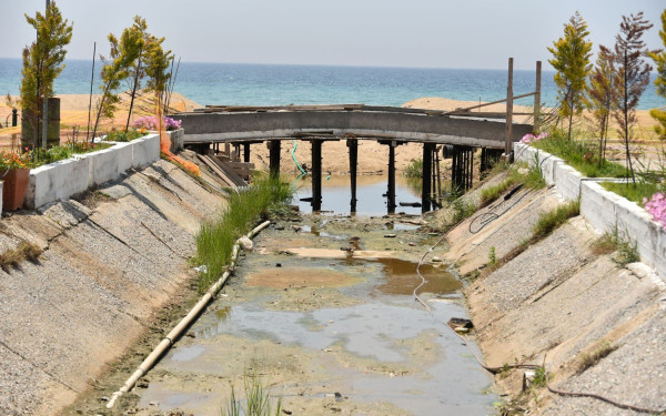 Χαλκιδική: Αποστράγγιση ομβρίων υδάτων στην παραλία της Νέας Προποντίδας (φωτ.)