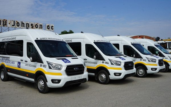 Ο Δήμος Θεσσαλονίκης εξοπλίζεται με τέσσερα νέα οχήματα για άτομα με αναπηρίες