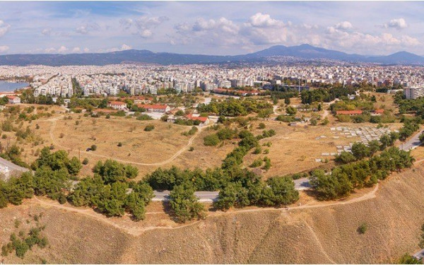 Θεσσαλονίκη: Κυριακάτικος περίπατος στο Καραμπουρνάκι