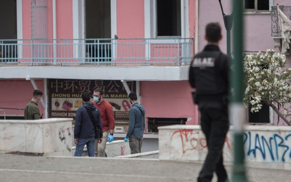 Θρίλερ στη Βαρβάκειο: Βρέθηκε πτώμα γυναίκας με τραύματα στο λαιμό (βίντεο, φωτ.)