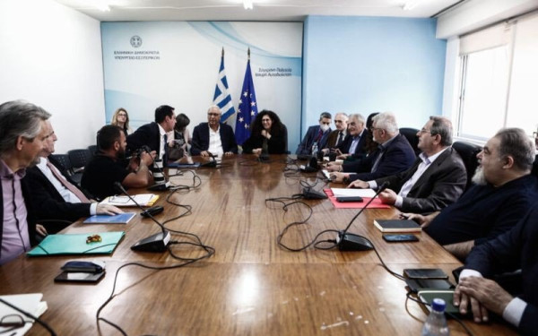 Αύριο η απόφαση για τυχόν αναβολή του ντιμπέιτ λόγω του τριήμερου πένθους