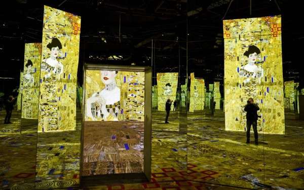 Ένα ψηφιακό εικαστικό ταξίδι σε έργα του Κλιμτ και του Χούντερτβάσερ (βίντεο, φωτ.)