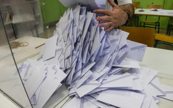 Δημοσκόπηση Opinion Poll: Σχεδόν στις 20 μονάδες η διαφορά ΝΔ-ΠΑΣΟΚ στην εκτίμηση ψήφου