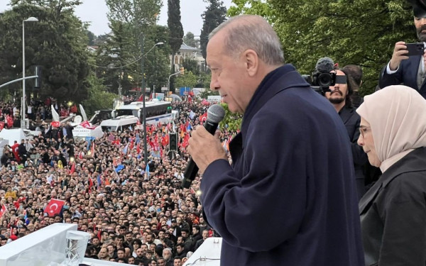 Νίκη Ερντογάν στις εκλογές: «Μαζί μέχρι τον θάνατο», είπε στην πρώτη ομιλία του (βίντεο)