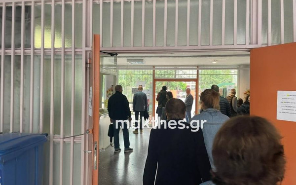 Θεσσαλονίκη: Αυξημένη προσέλευση ψηφοφόρων στο 1ο Γυμνάσιο Χαριλάου (φωτ.)