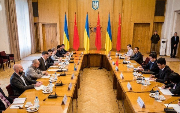 Το Πεκίνο θα κάνει προσπάθειες, για την επίτευξη μιας «πολιτικής λύσης» στην κρίση της Ουκρανίας