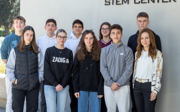 Η ομάδα που αγωνίζεται με μινιατούρες αυτοκίνητα F1 και πάει… Σιγκαπούρη στους παγκόσμιους τελικούς (φωτ.)