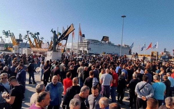 Στη συγκέντρωση στο Πέραμα κλιμάκιο του ΜέΡΑ 25 (φωτ.)