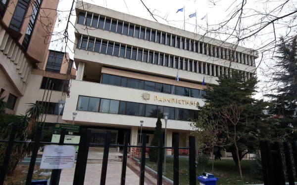 Θεσσαλονίκη: Φοιτητές μπήκαν στη θέση ατόμων με οπτική αναπηρία και βίωσαν τις δυσκολίες μετακίνησης