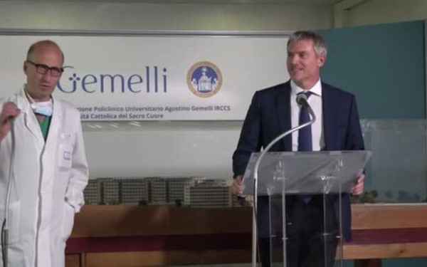 Πάπας Φραγκίσκος: «Γιατρέ, πότε θα κάνουμε την τρίτη εγχείρηση;» (βίντεο)