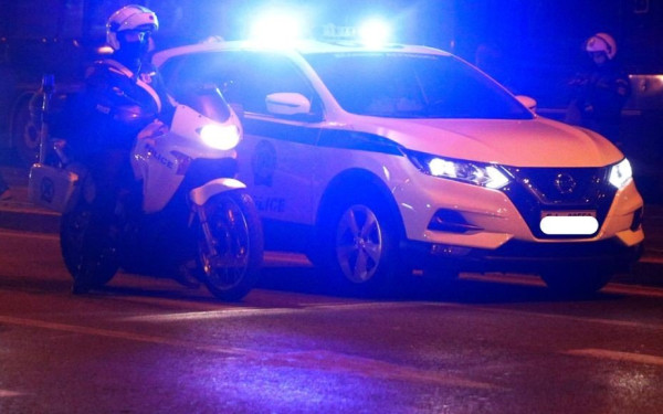 Άγρια συμπλοκή στην Κοζάνη: Του επιτέθηκε με μαχαίρι στην πλατεία μετά από καβγά Άγρια συμπλοκή στην Κοζάνη: Του επιτέθηκε με μαχαίρι στην πλατεία μετά από καβγά