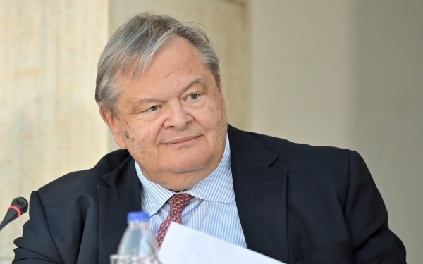 «Καρφιά» Βενιζέλου κατά της κυβέρνησης για ευτελισμό των θεσμών και κοινοβουλευτικό κατάντημα «Καρφιά» Βενιζέλου κατά της κυβέρνησης για ευτελισμό των θεσμών και κοινοβουλευτικό κατάντημα